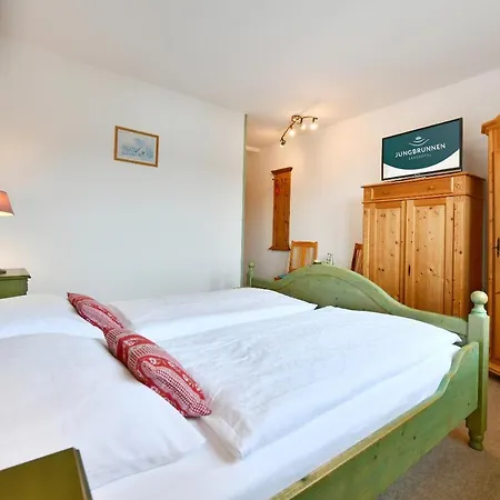 מלון Jungbrunnen 2*